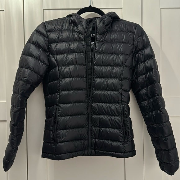 Aritzia Puffer Jacket - Picture 5 of 5